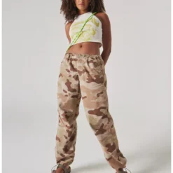 AE Snappy Stretch High-Waisted Parachute Pant