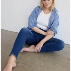 AE Next Level High-Waisted Jegging