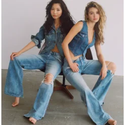 AE Dreamy Drape Ripped Low-Rise Baggy Flare Jean