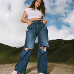 AE Dreamy Drape Stretch Ripped Super High-Waisted Baggy Wide-Leg Jean