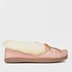 Minnetonka Women's Alpine Sheepskin Moccasin
